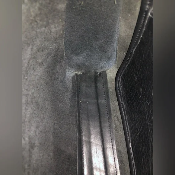 Vintage Coach Legacy Small Zip Bag #9997
Black Leather w/ hangtag and dust bag - Picture 12 of 16